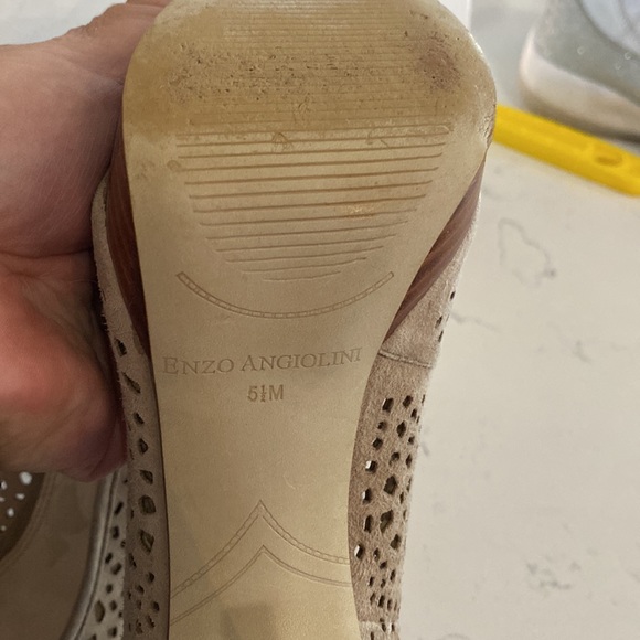 Enzo Angiolini taupe, suede leather heels - Picture 5 of 5